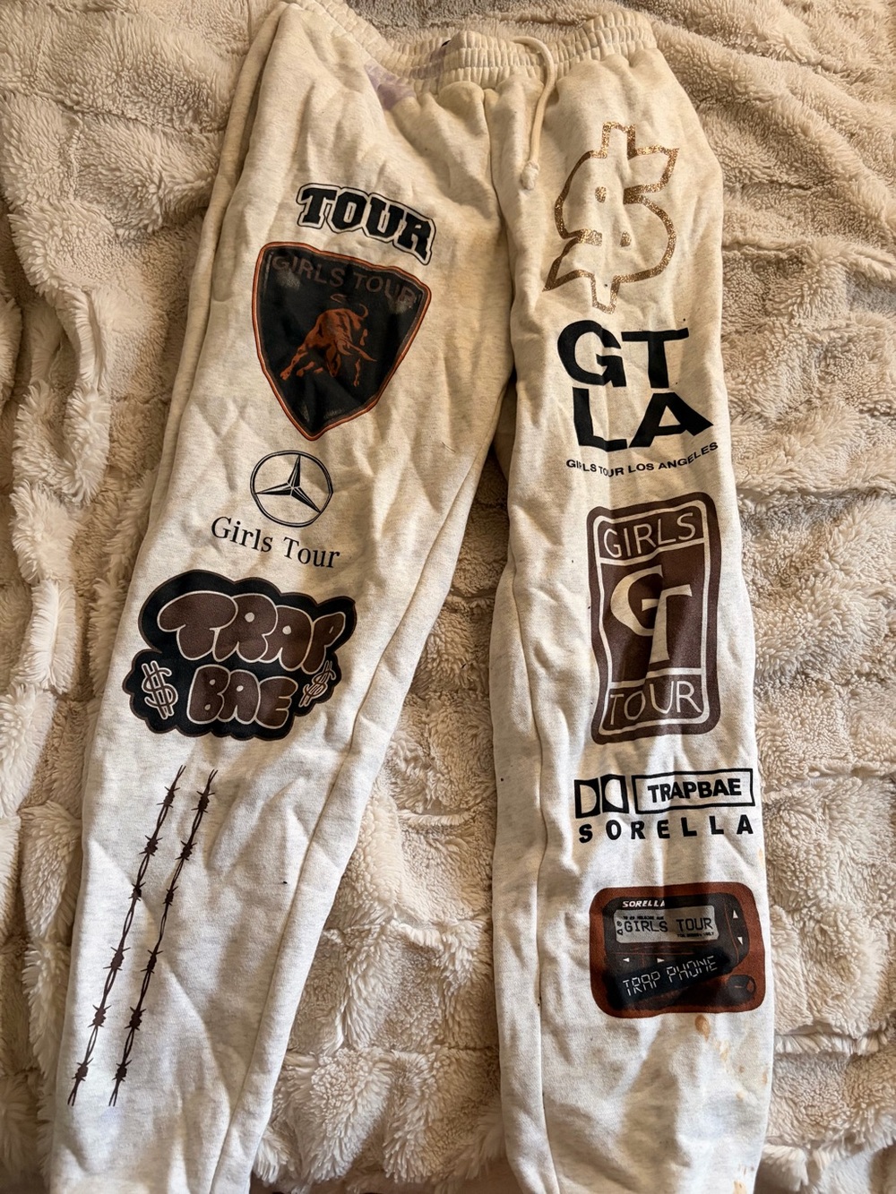 Girls Tour Graphic Sweatpants - Beige with Brown Prints
